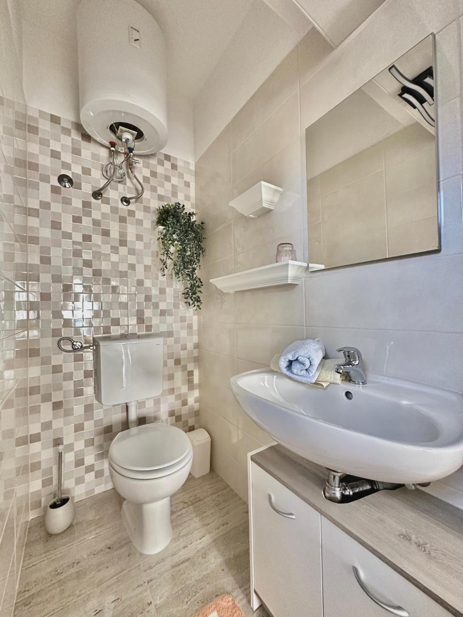 Apartments Hajl Krk Town Luaran gambar