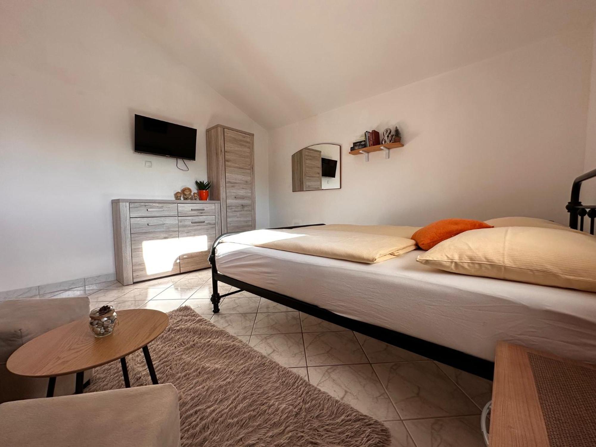 Apartments Hajl Krk Town Luaran gambar