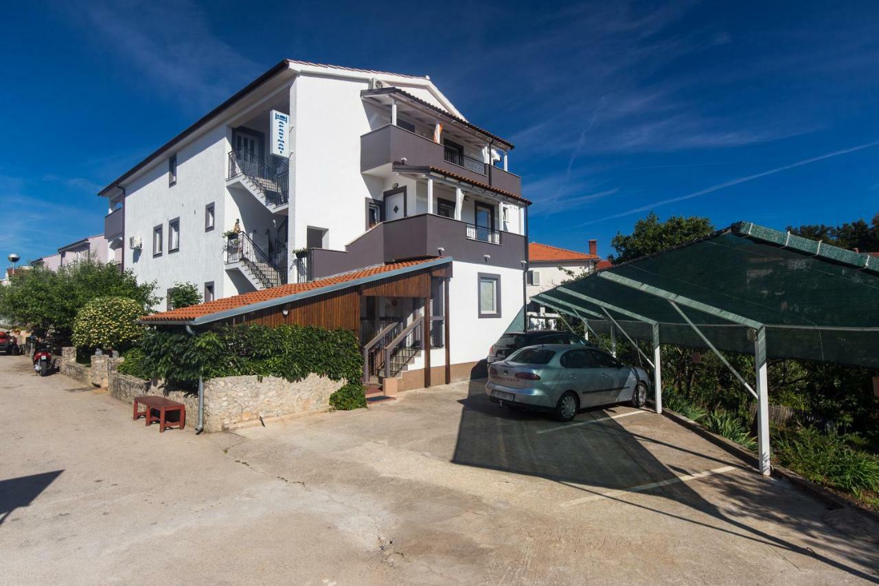 Apartments Hajl Krk Town Luaran gambar